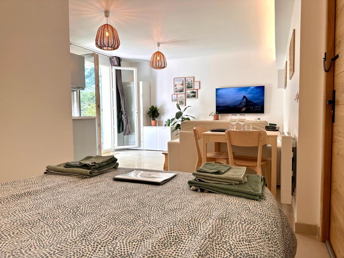 Paisible Studio Tout Neuf En Lisiere De Foret Peyrolles-en-Provence Ngoại thất bức ảnh
